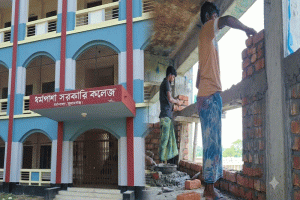 ধর্মপাশায় সরকারি ভবনে নিম্নমানের মালামাল: নেপথ্যে ঠিকাদারের রাজনৈতিক প্রভাব