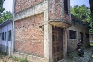 চলাচলের রাস্তা নিয়ে বিরোধ: মসজিদে তালা ঝুলালেন সভাপতি