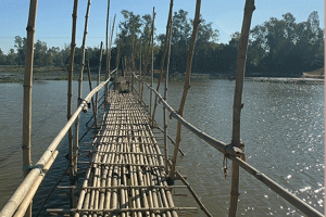 ৩৫ গ্রামের মানুষের ভরসা এখনো বাঁশের সাঁকো