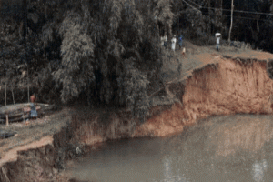 নদীভাঙ্গনে দোয়ারাবাজারে বিলীন হচ্ছে জনপদ