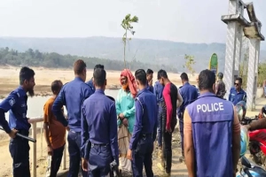 জাফলংয়ে টাস্কফোর্সের অভিযানে ৯ জন আটক, ধ্বংস করা হলো শতাধিক নৌকা