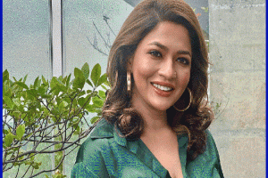 'তোমার আরেকটু ঢেকে পোশাক পরা উচিত’