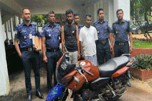 বড়লেখায় বাবা-মেয়ের গলায় দা ধরে ছিনতাই, গ্রেফতার ২