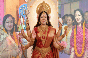দেবীরূপে রুমিন ফারহানা, দিলেন সমালোচনার কড়া জবাব
