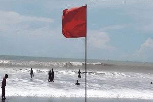 ৪ সমুদ্রবন্দরে ৩ নম্বর সতর্ক সংকেত