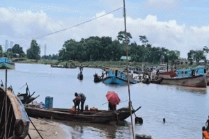 সিলেটে অভিযান চললেও থামছে না বালু ও পাথরলুট