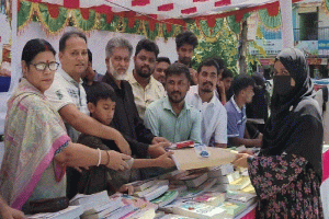 সুনামগঞ্জে বিশ্বজন স্বেচ্ছাসেবী সংগঠনের উদ্যোগে বিনামূল্যে বই বিতরণ