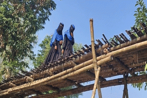 শ্রীমঙ্গলে সেতুর আশায় বুক বেঁধে হাজারো মানুষ