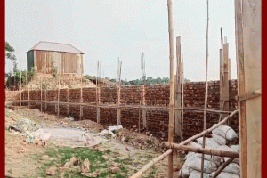 তাহিরপুরে অর্থসংকটে মসজিদের প্রতিরক্ষা দেয়ালের কাজ বন্ধ