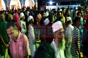 শাহজালাল মাজারের দানবাক্স সিলগালা: মাঝরাতে বিক্ষোভ, তদন্তের দাবি