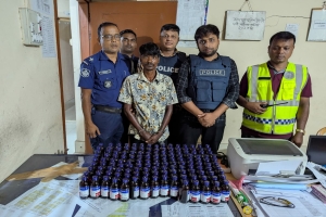 মাধবপুরে ১৪০ বোতল ভারতীয় মদসহ মাদক ব্যবসায়ী আটক