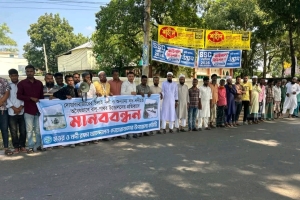 দোয়ারাবাজারে অবৈধ বালু-পাথর উত্তোলনের প্রতিবাদে মানববন্ধন