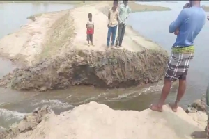 মাছ ধরার লোভে কৃষকের পেটে লাথি, শাল্লায় বাঁধ কর্তন