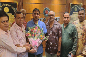 পৌর প্রশাসকের সঙ্গে সুনামগঞ্জ পূজা উদযাপন পরিষদের নেতৃবৃন্দের সৌজন্য সাক্ষাৎ