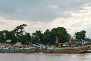 কোম্পানীগঞ্জে বালু লুটপাট ও নৌকায় চাঁদাবাজি