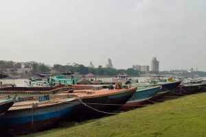 জ্বালানি সংকটে অচল ছাতক নৌবন্দর