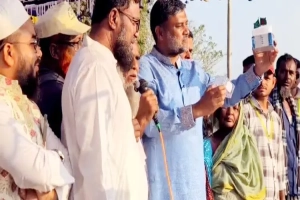 শাল্লায় শিশির মনিরকে ‘সোনার দাঁড়িপাল্লা’ উপহার: সম্প্রীতির নতুন মডেল গড়ার ডাক