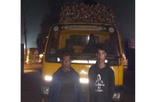 শায়েস্তাগঞ্জে ট্রাকভর্তি অবৈধ জ্বালানি কাঠ উদ্ধার, আটক ২