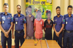 শ্রীমঙ্গলে ডাকাতির প্রস্তুতিকালে দেশীয় অস্ত্রসহ ৩ ডাকাত গ্রেপ্তার