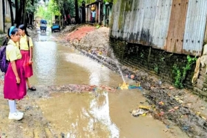 শাল্লায় ফায়ার সার্ভিস রোডে এক বছর ধরে কাদা-পানির রাজত্ব
