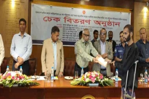 সরকার শ্রমিকবান্ধব পরিবেশ ও অধিকার রক্ষায় প্রতিশ্রুতিবদ্ধ: শ্রমমন্ত্রী