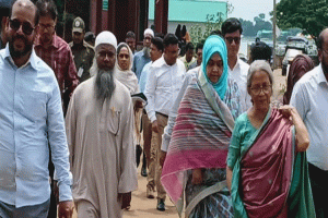 টাঙ্গুয়ার হাওরে দায়িত্বহীন পর্যটন ব্যবস্থাপনা,ক্ষুব্ধ মৎস্য উপদেষ্টা