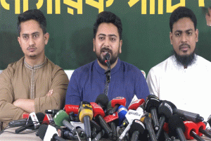 স্বরাষ্ট্রমন্ত্রীকে পদে রেখে আইনশৃঙ্খলা পরিস্থিতি স্বাভাবিক হবে না