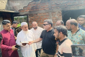 জুড়ীতে অগ্নিকাণ্ডে নিঃস্ব ৩ পরিবারের পাশে দাঁড়ালেন এমপি মিঠু