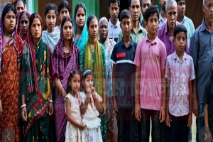 ‘হাঁড়ি কাব্য’: এক হাঁড়িতে একান্ন জন