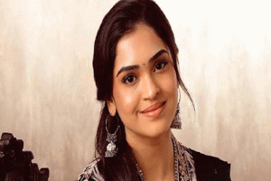 চাঁদাবাজির অভিযোগে বর্ষিণী গ্রেপ্তার
