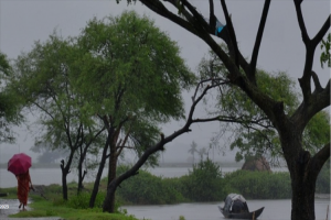 বর্ষার কাদাজলে বাঙালির প্রাণ