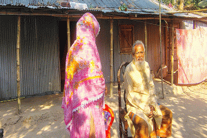 শ্রীমঙ্গলে ১১ মাস ধরে ঘরবন্দী এক পরিবার