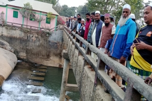 সুনামগঞ্জে ধলাই নদীর রাবারড্যামে ছিদ্র: পানিসংকটে ১০০০ একর জমির আবাদ অনিশ্চিত