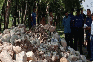 গোয়াইনঘাটে দুই দিনে সাড়ে ৮ হাজার ঘনফুট লুণ্ঠিত পাথর জব্দ