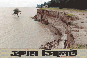 দোয়ারাবাজারে চেলা নদীর তীর কেটে বালু লুট