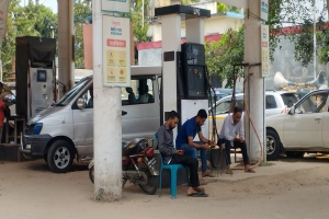মৌলভীবাজারে জ্বালানি তেলের তীব্র সংকট: পাম্পগুলোতে হাহাকার, অলস সময় কাটছে কর্মীদের