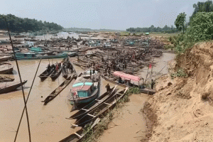 সুনামগঞ্জের চেলা নদী থেকে ৫ কোটি টাকার বালু লুট, ৩৭ জনের নামে মামলা