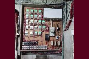 মাধবপুরে চায়ের স্টলের পাশে খোলা বৈদ্যুতিক বক্স:আতঙ্কে জনসাধারণ
