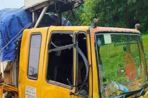 হবিগঞ্জে ত্রিমুখী সংঘর্ষে পিকআপ চালক নিহত