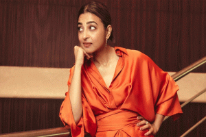 রাধিকার অন্তরঙ্গ দৃশ্য ফাঁস, শুটিং সেটে মুঠোফোন ব্যবহারে কঠোর নিষেধাজ্ঞা আরোপের পরামর্শ