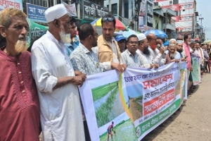 ফসলরক্ষা বাঁধে দুর্নীতির তদন্ত ও শস্য বিমার দাবিতে সুনামগঞ্জে বিক্ষোভ
