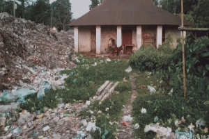 হবিগঞ্জে মুক্তিযোদ্ধা সংসদ ভবনের সামনে ময়লা-আবর্জনার স্তূপ
