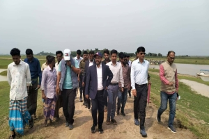 সুনামগঞ্জে হাওরের ফসল রক্ষা বাঁধ পরিদর্শনে জেলা প্রশাসক