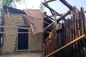 বিশ্বনাথে ঝড়ে ঘর হারিয়ে নিঃস্ব দুই সহোদর