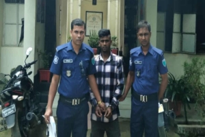 তাহিরপুরে পুলিশের পৃথক অভিযানে বালুসহ নৌকা জব্দ ও একজন আটক