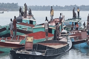 সুনামগঞ্জের ধোপাজান নদী থেকে অবৈধ বালু উত্তোলনের ঘটনায় মামলা