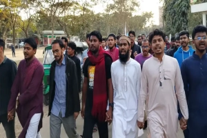 ​শাকসু নির্বাচনের দাবিতে শিক্ষার্থীদের বিক্ষোভ ও অবস্থান কর্মসূচি