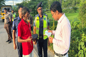 জৈন্তাপুরে হাইওয়ে পুলিশের অভিযান: ৬ মামলায় ১৮ হাজার টাকা জরিমানা
