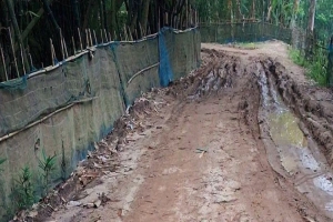 কমলগঞ্জে এক কিলোমিটার কাঁচা সড়কে হাজার মানুষের কান্না