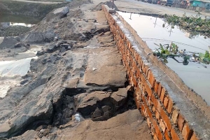 শান্তিগঞ্জে ৭৫ কোটির সড়কে ফাটল : ​ফোরলেন প্রকল্পের কাজ শেষ হতে না হতেই ধস